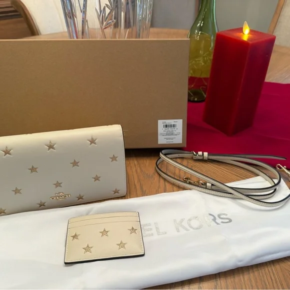 COACH NWT LEATHER Clutch
Crossover Bag with Card Case
Comes with Box - Picture 9 of 13